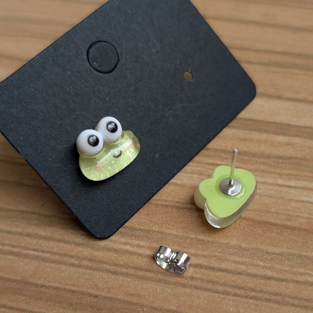 Keroppi frog stud earrings acrylic handmade Hello Kitty friends SANRIO jewelry - Picture 3 of 3
